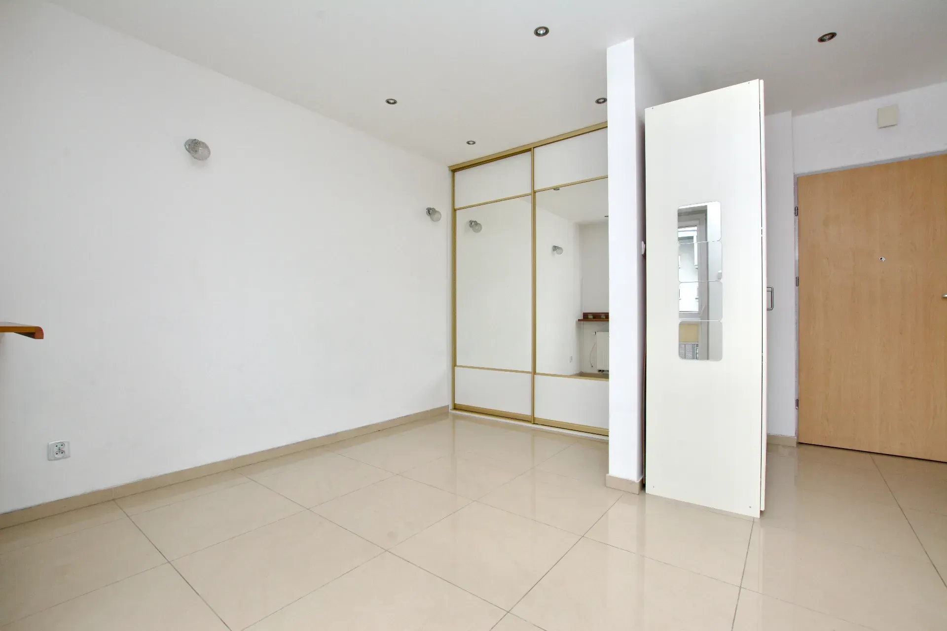 Kawalerka w Apartamentowcu! 4