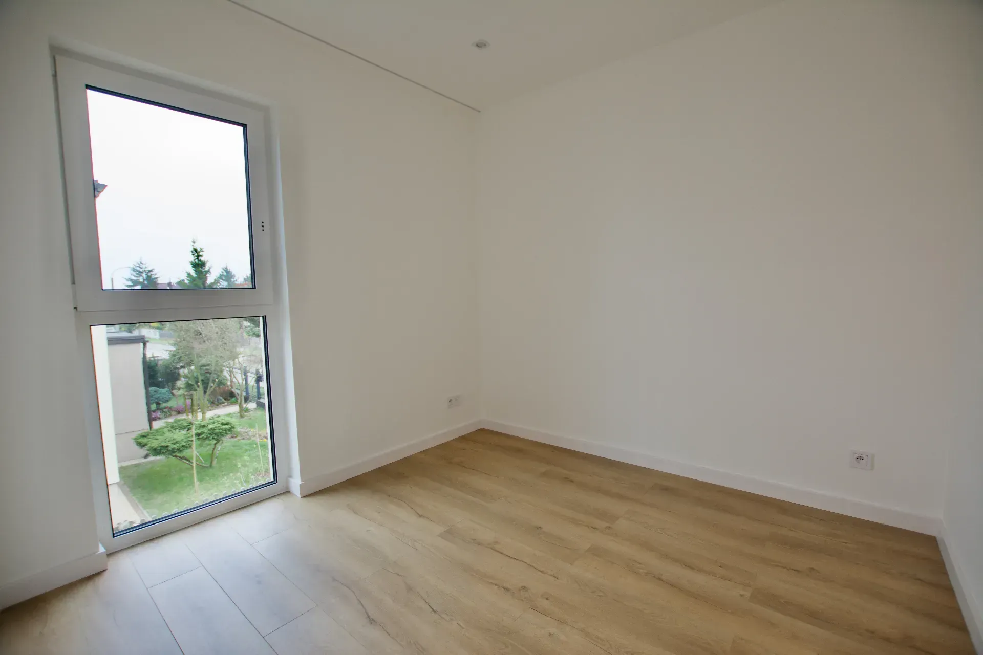 Nowy Apartament z ogródkiem lub balkonem 3