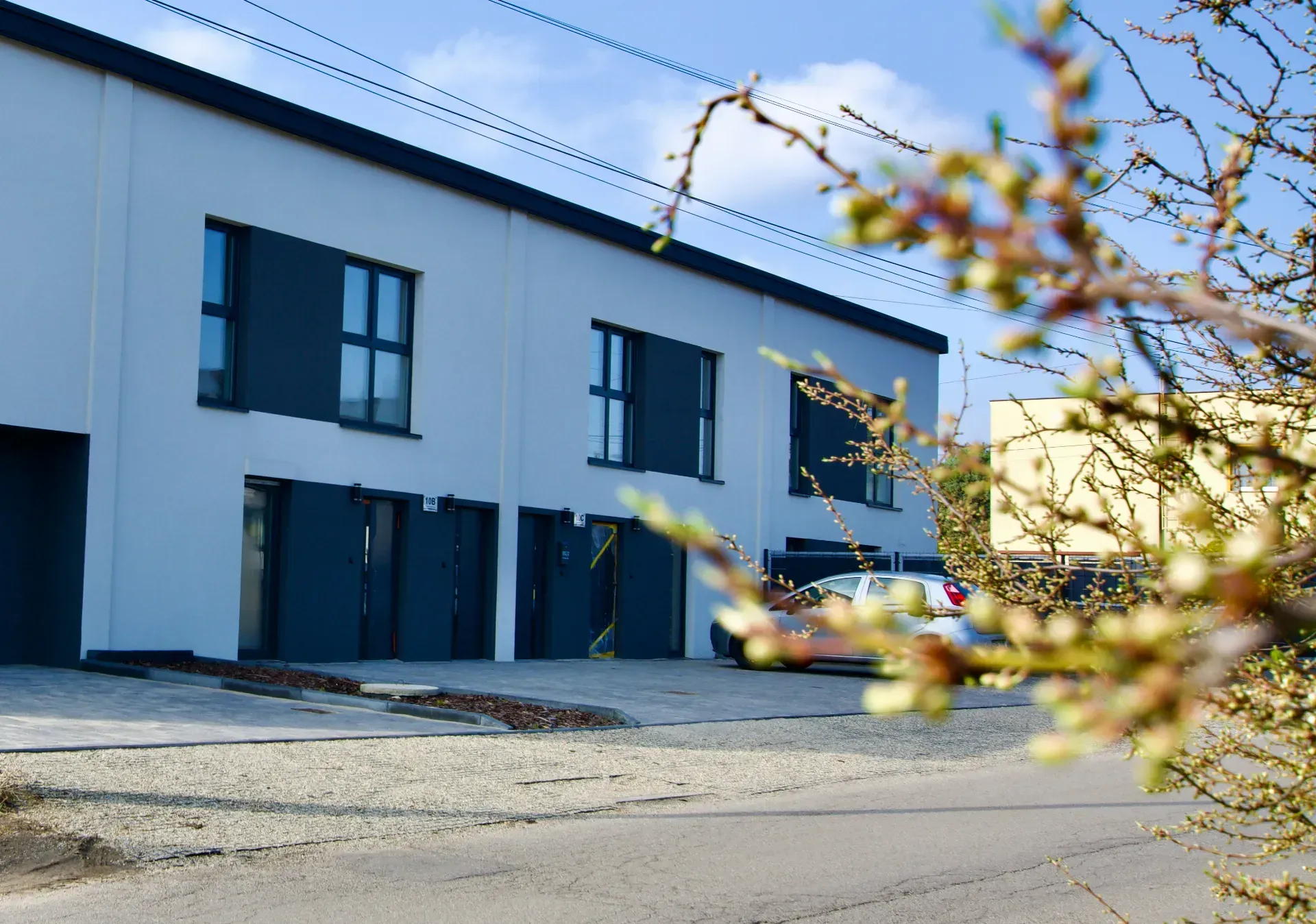 Nowy Apartament z ogródkiem lub balkonem 4