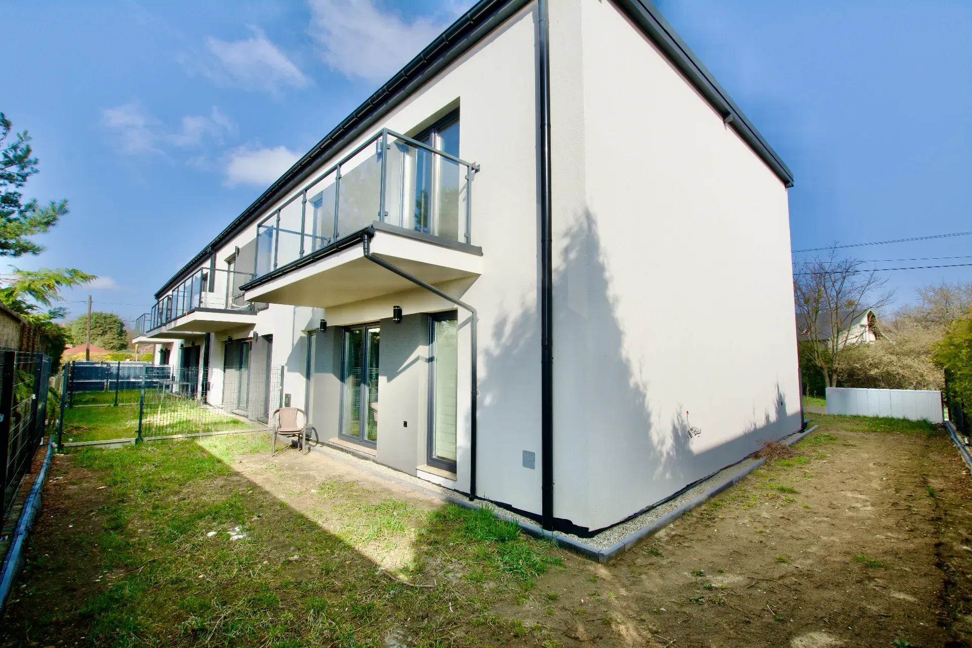 Nowy Apartament z ogródkiem lub balkonem 5